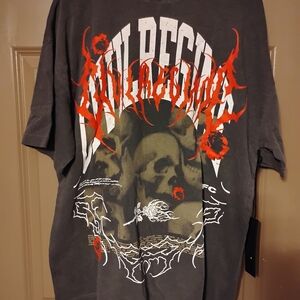 Edgy Graphic Print Men's Tee in Charcoal and Crimson